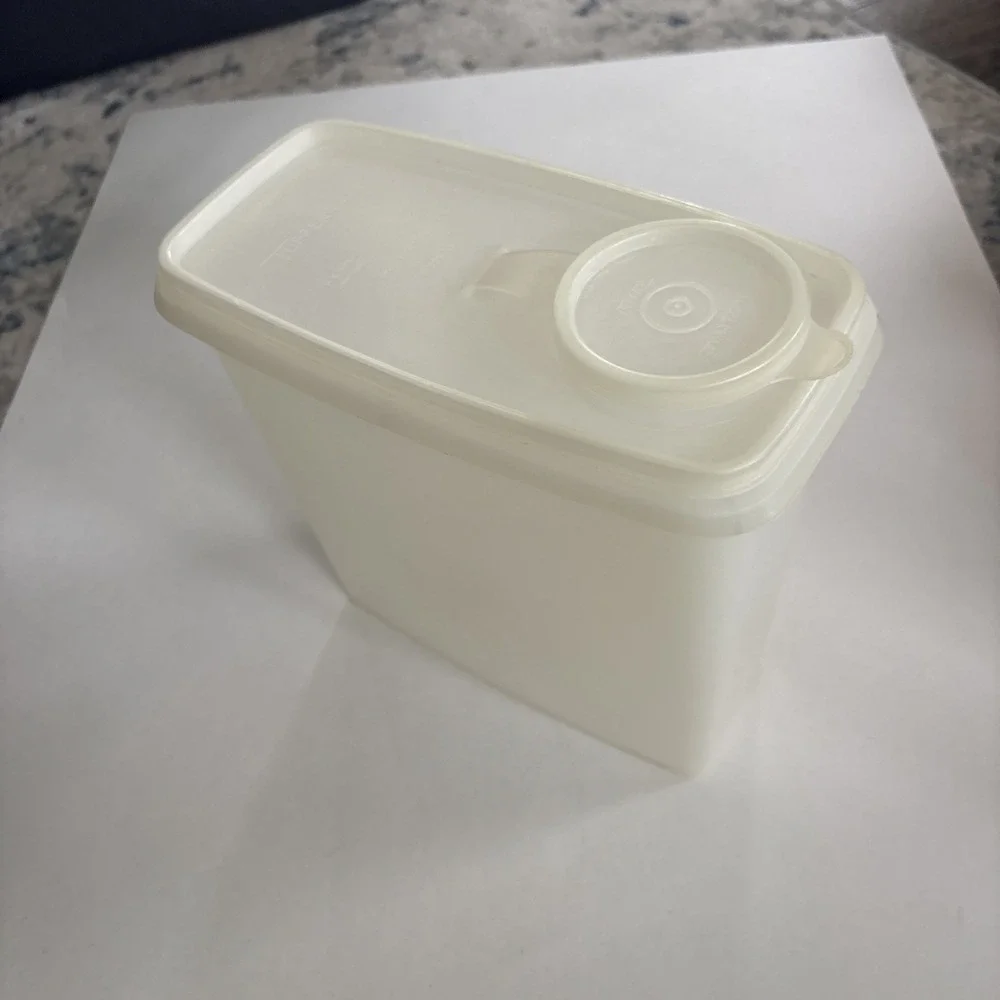 Tupperware VNTG Cereal Keeper #469 Storage Container 13 Cup Sheer w/Flip Top Lid